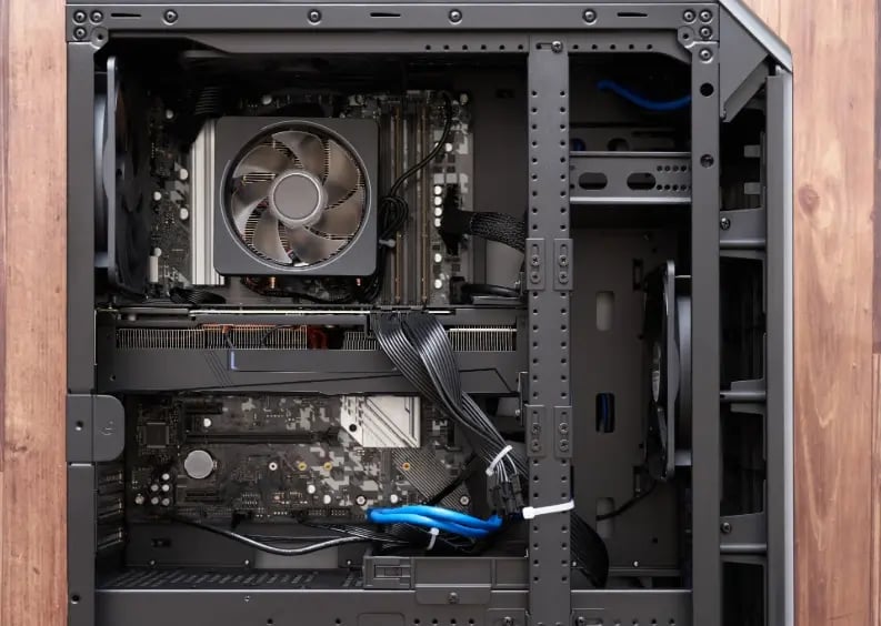 Intérieur d'un PC shoebox