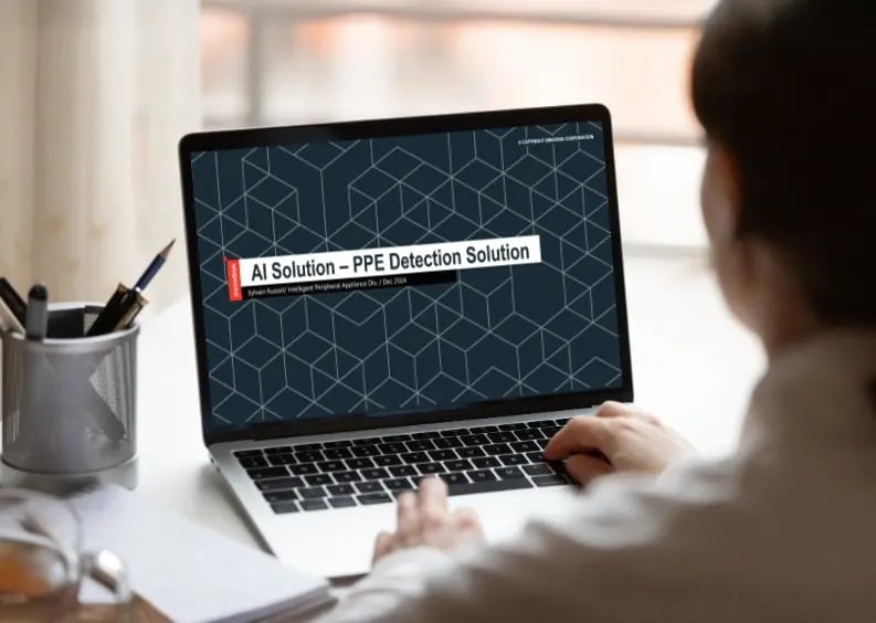 Fond d'écran montrant un webinaire en direct.