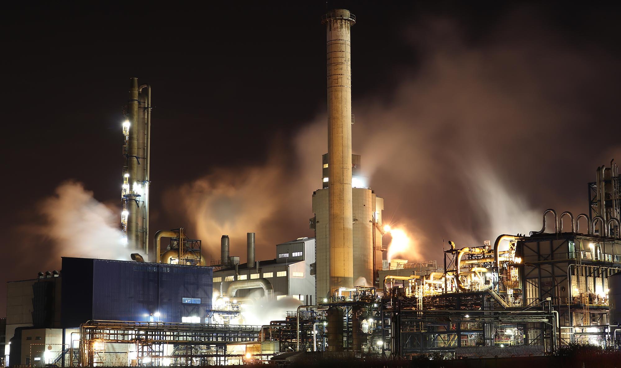 Une usine de pétrochimie